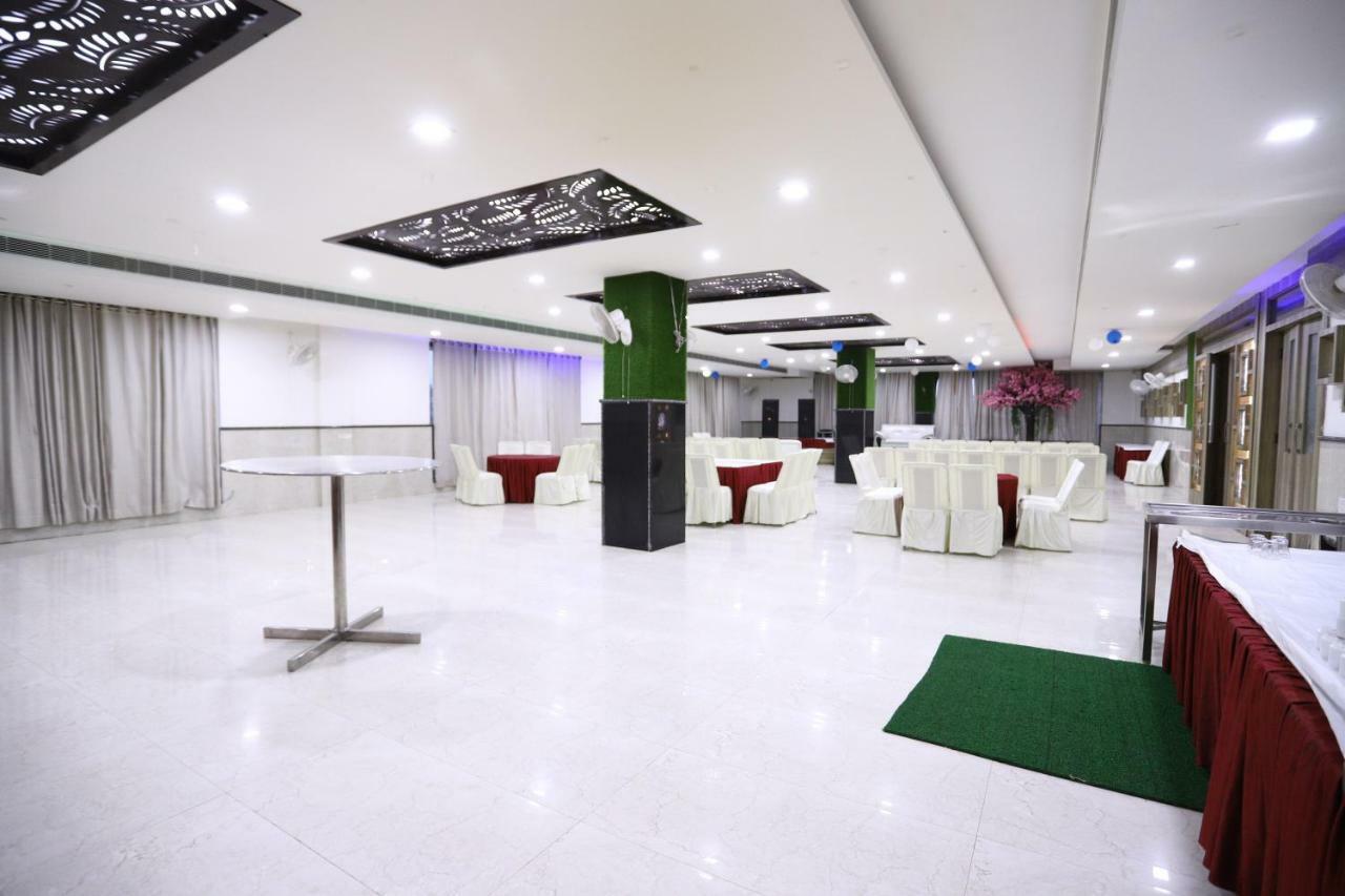 Diwan Hotel And Restaurant Surkhi Bagian luar foto