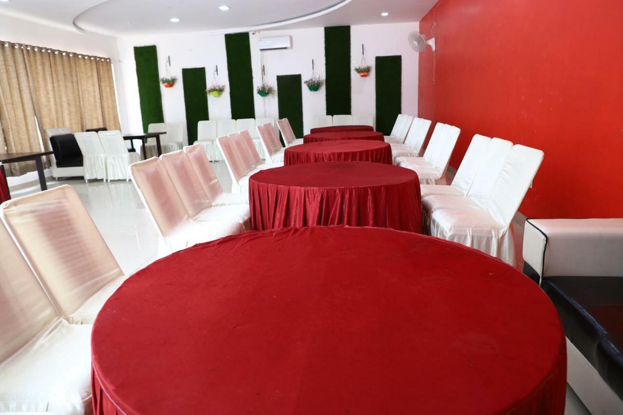 Diwan Hotel And Restaurant Surkhi Bagian luar foto