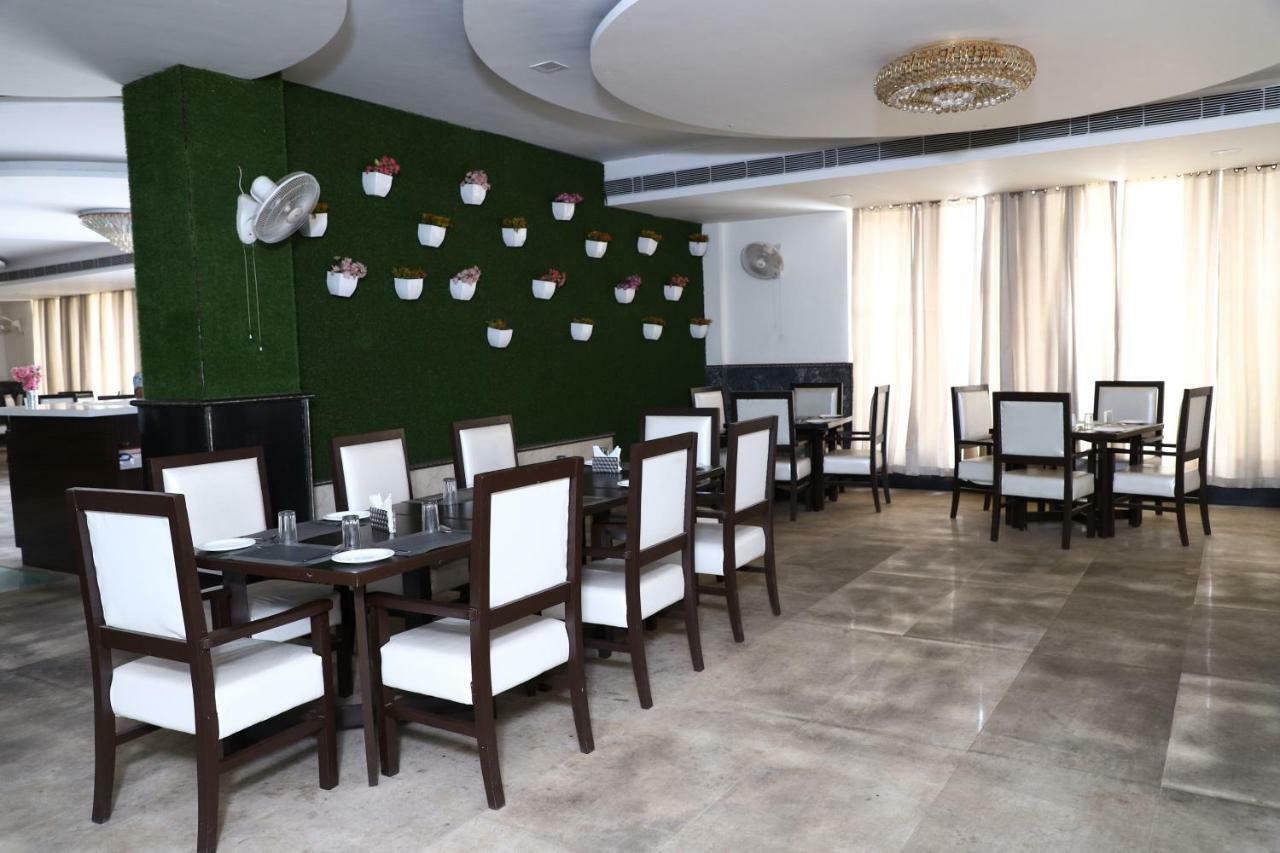 Diwan Hotel And Restaurant Surkhi Bagian luar foto