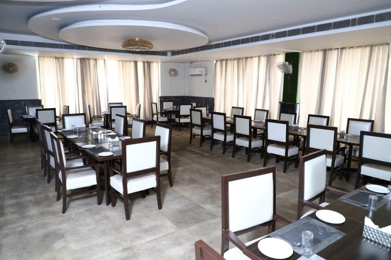 Diwan Hotel And Restaurant Surkhi Bagian luar foto