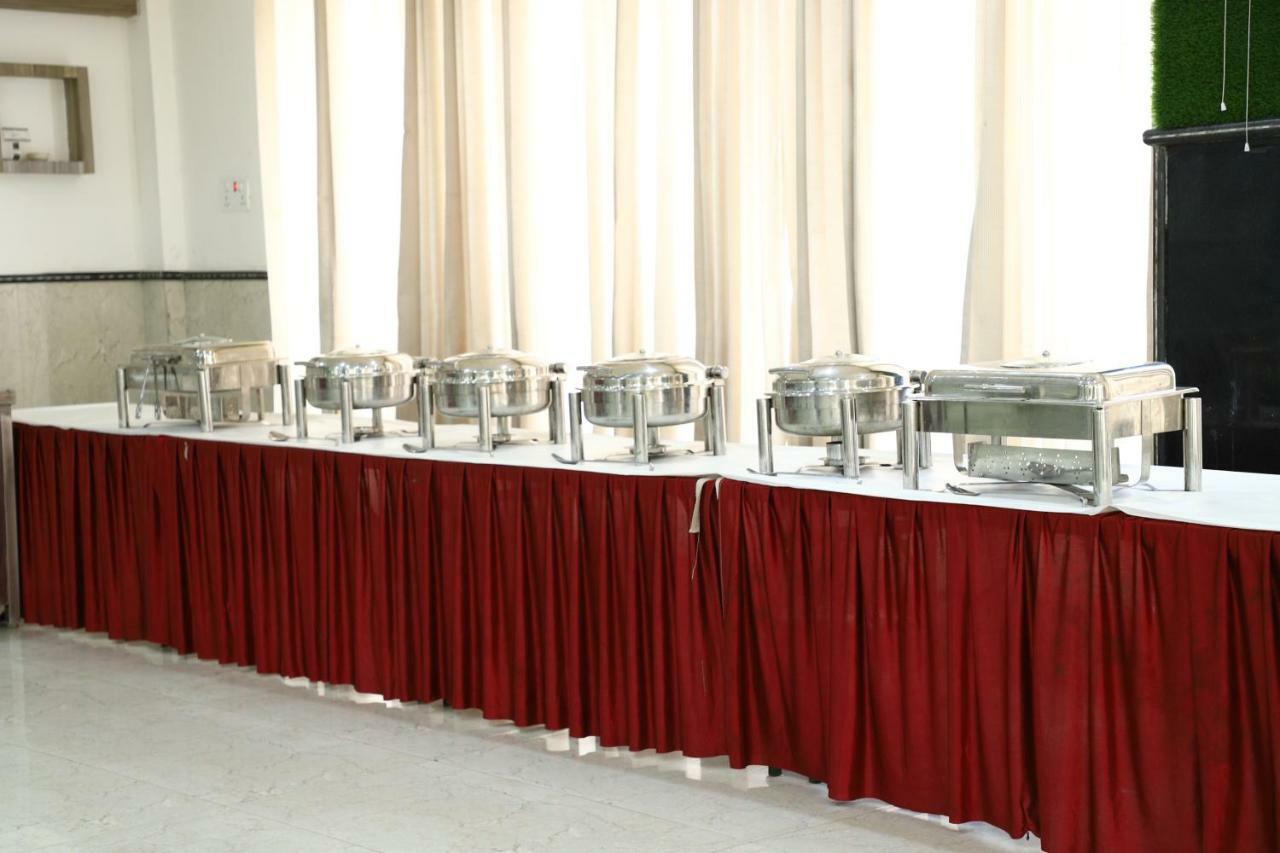 Diwan Hotel And Restaurant Surkhi Bagian luar foto
