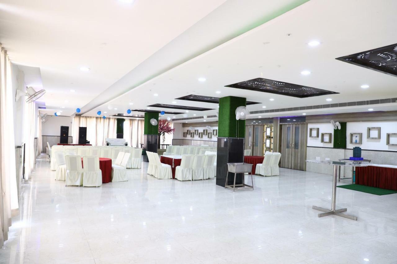Diwan Hotel And Restaurant Surkhi Bagian luar foto