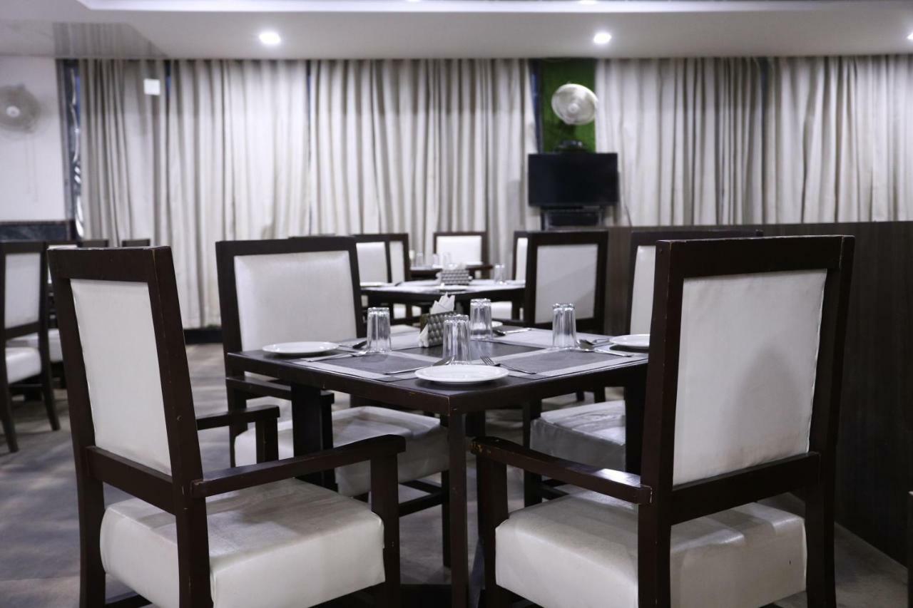 Diwan Hotel And Restaurant Surkhi Bagian luar foto