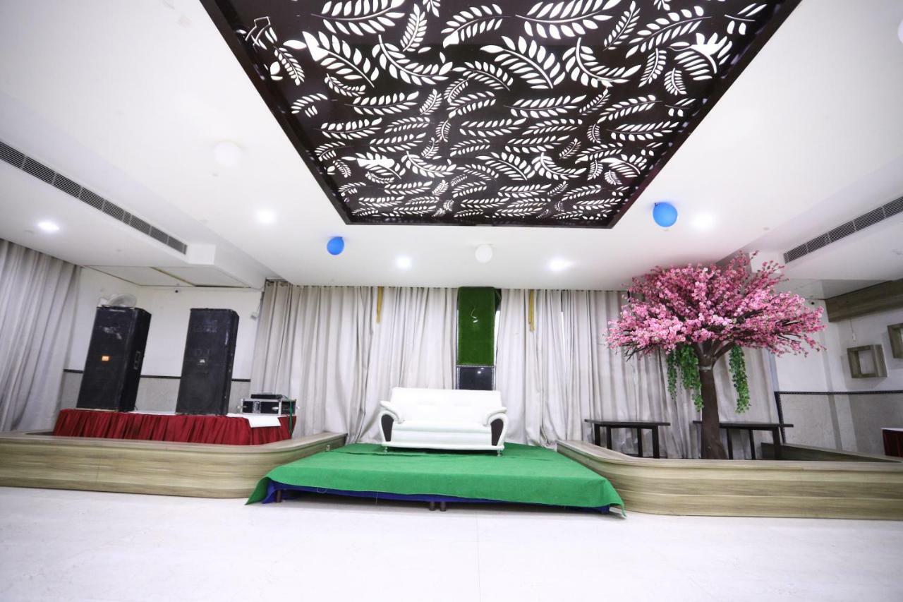 Diwan Hotel And Restaurant Surkhi Bagian luar foto