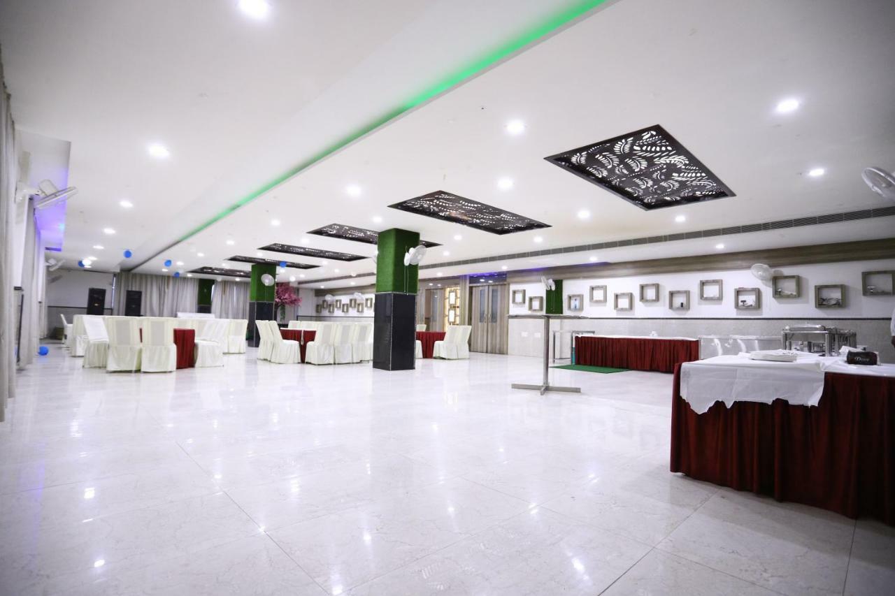 Diwan Hotel And Restaurant Surkhi Bagian luar foto