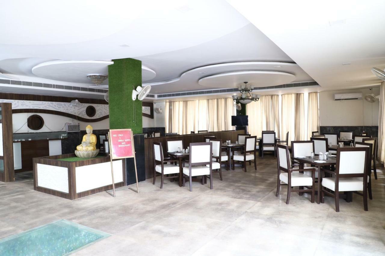 Diwan Hotel And Restaurant Surkhi Bagian luar foto
