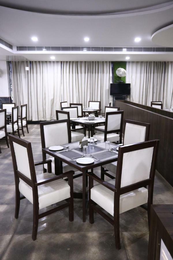 Diwan Hotel And Restaurant Surkhi Bagian luar foto