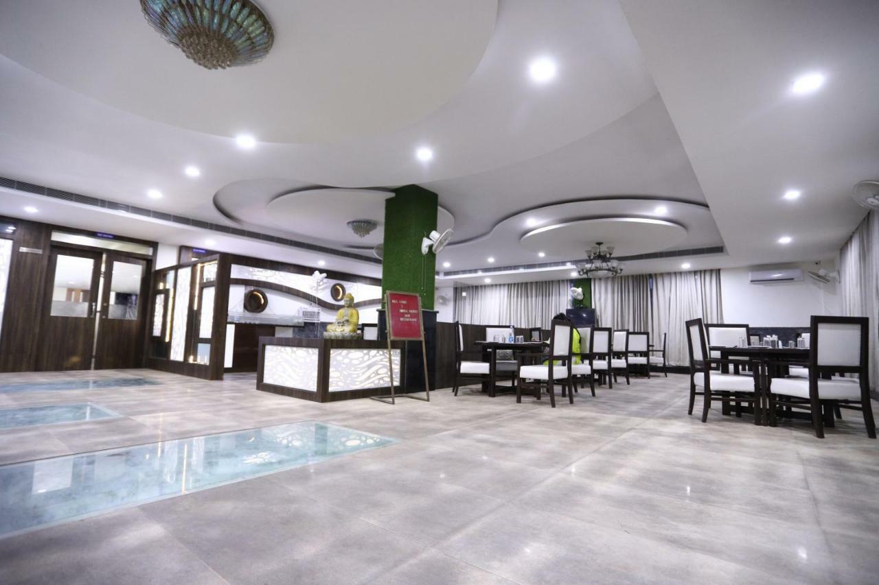 Diwan Hotel And Restaurant Surkhi Bagian luar foto