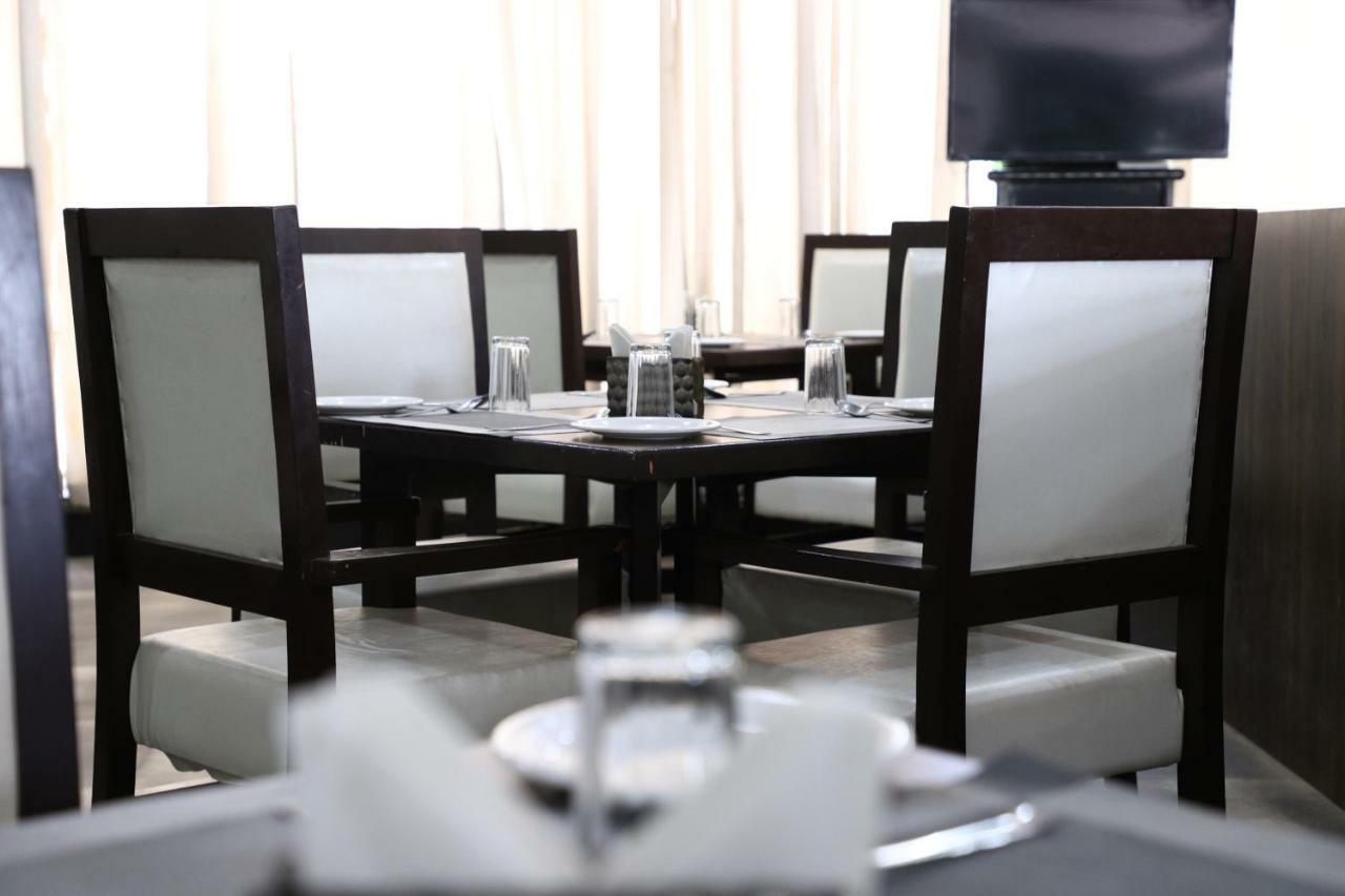 Diwan Hotel And Restaurant Surkhi Bagian luar foto
