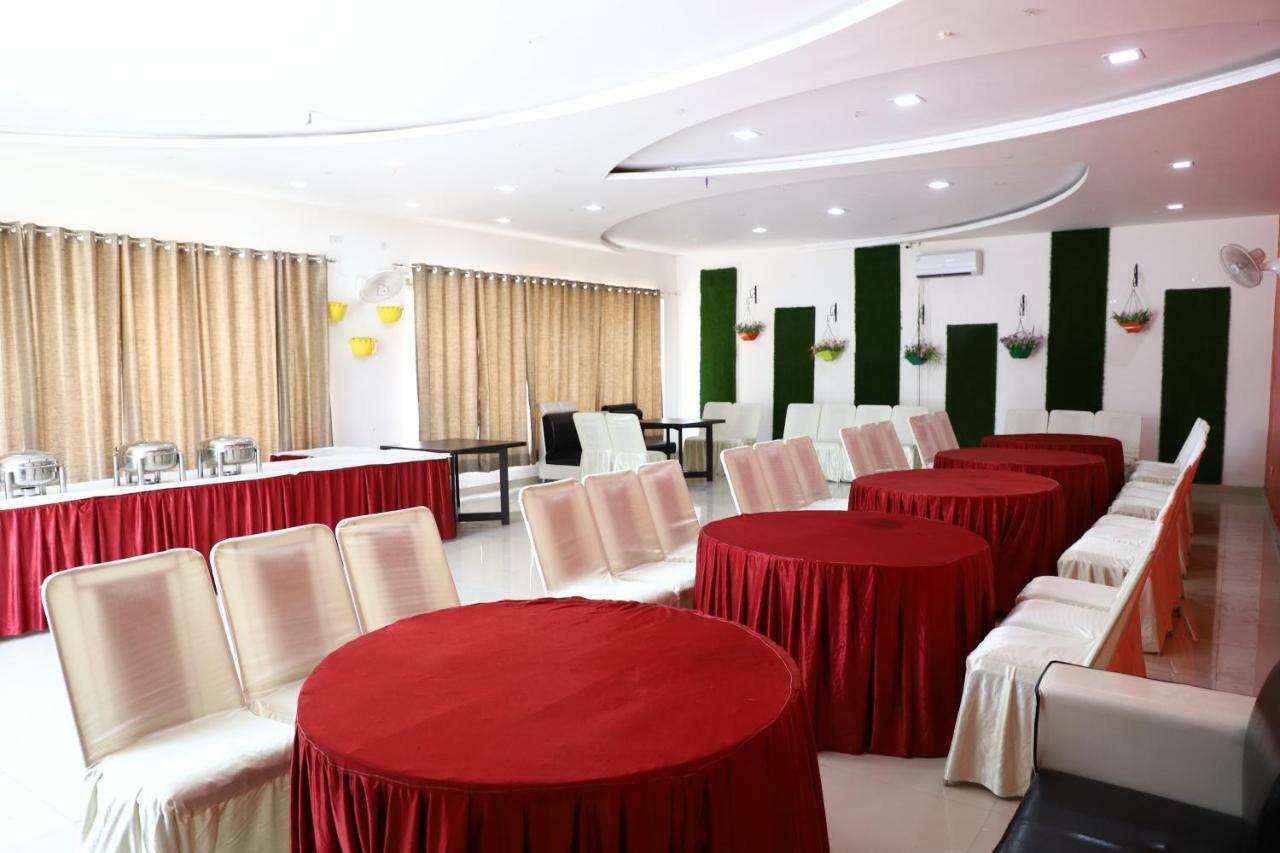Diwan Hotel And Restaurant Surkhi Bagian luar foto