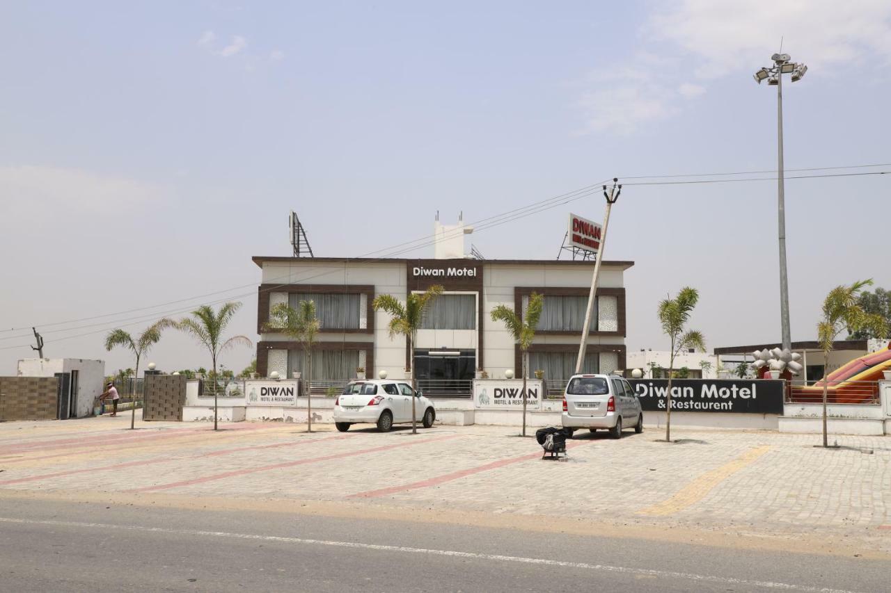 Diwan Hotel And Restaurant Surkhi Bagian luar foto