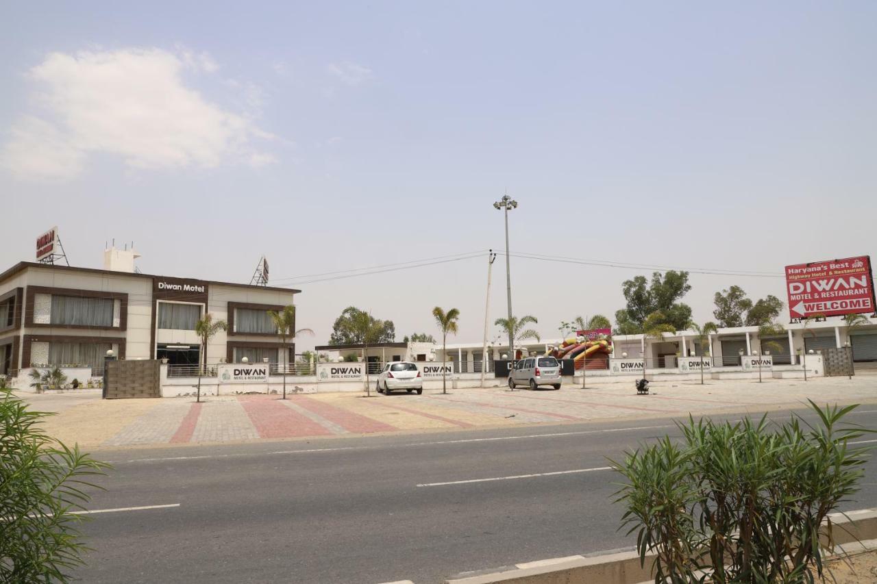 Diwan Hotel And Restaurant Surkhi Bagian luar foto