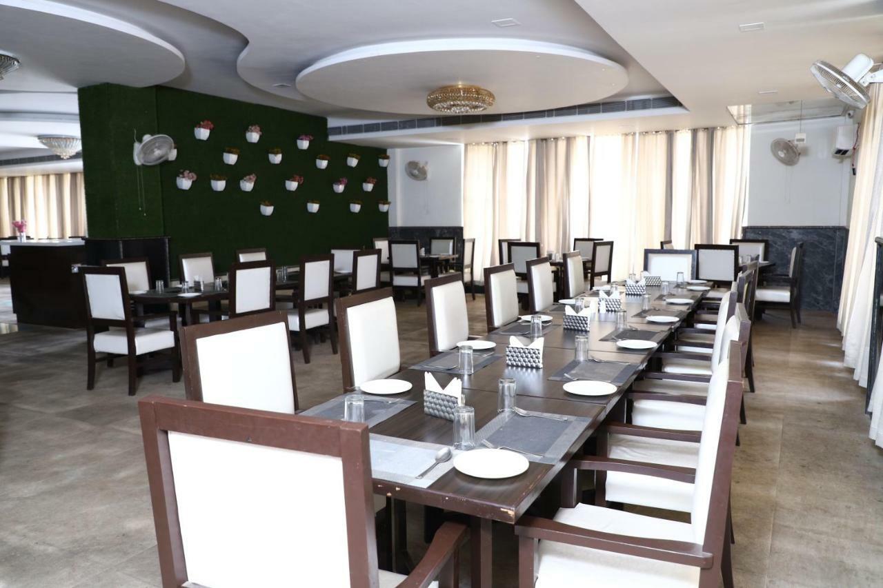 Diwan Hotel And Restaurant Surkhi Bagian luar foto