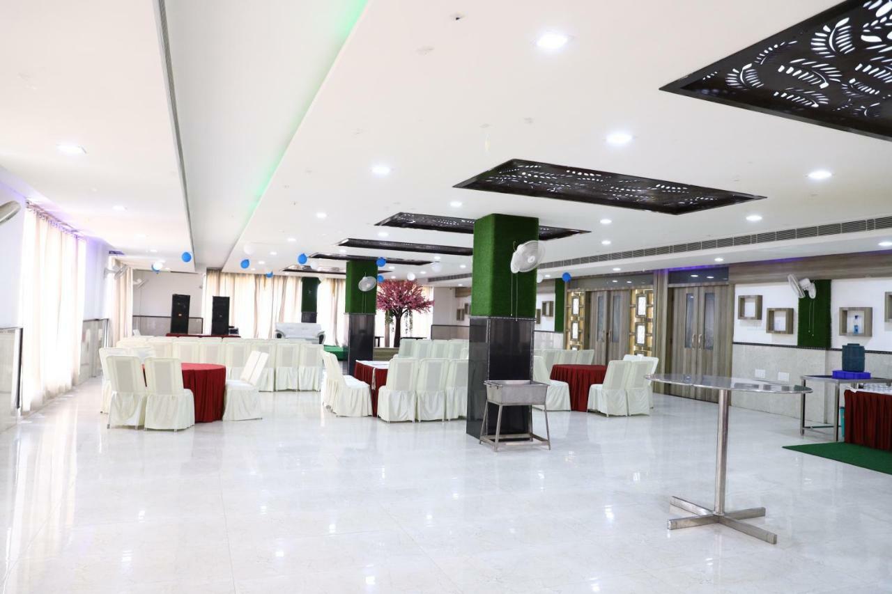 Diwan Hotel And Restaurant Surkhi Bagian luar foto