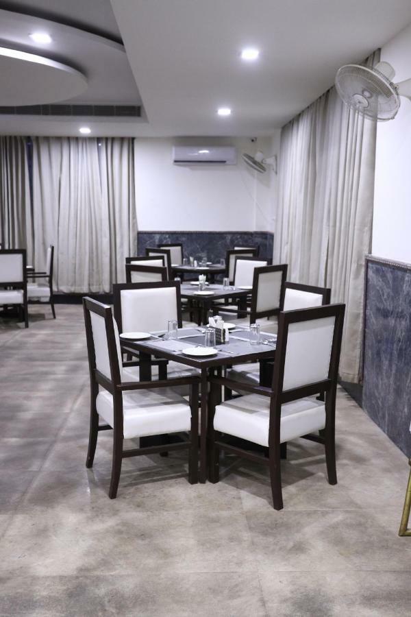 Diwan Hotel And Restaurant Surkhi Bagian luar foto
