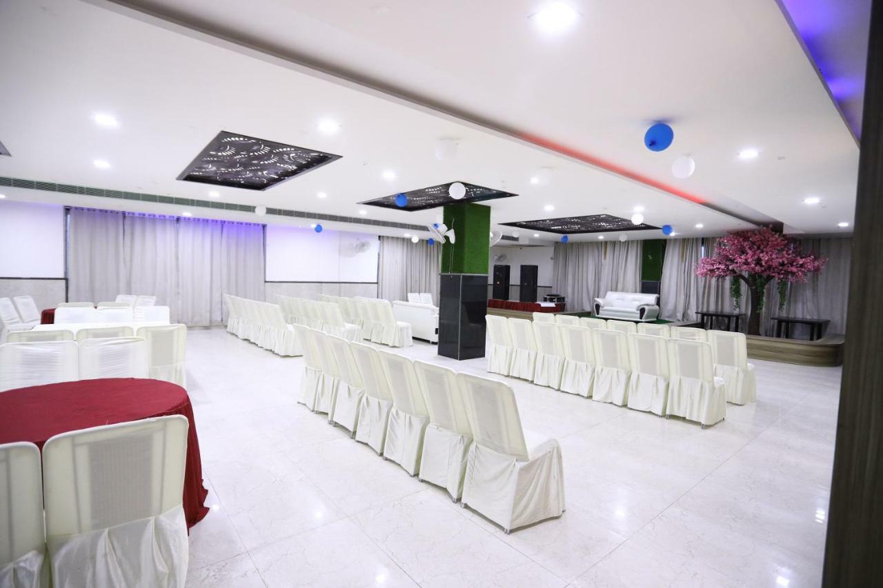 Diwan Hotel And Restaurant Surkhi Bagian luar foto
