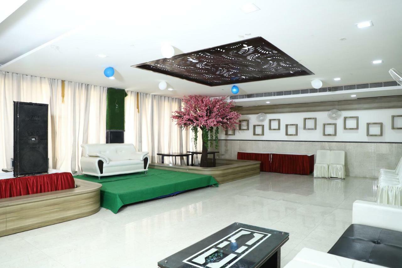 Diwan Hotel And Restaurant Surkhi Bagian luar foto